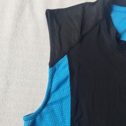 CAMISETA TIRANTES NEGRO Y AZUL